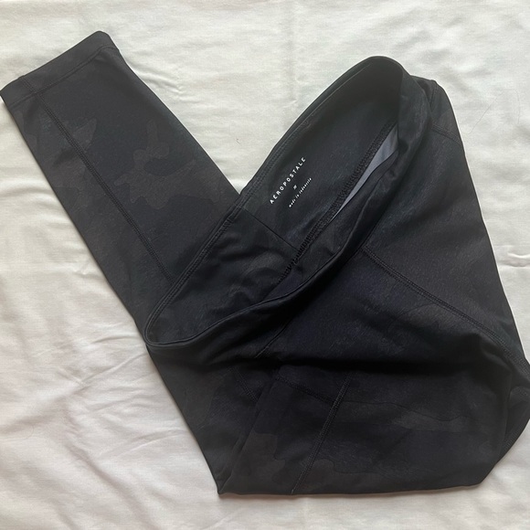 Aeropostale Women’s Camo Flex Leggings Size M - Picture 2 of 2